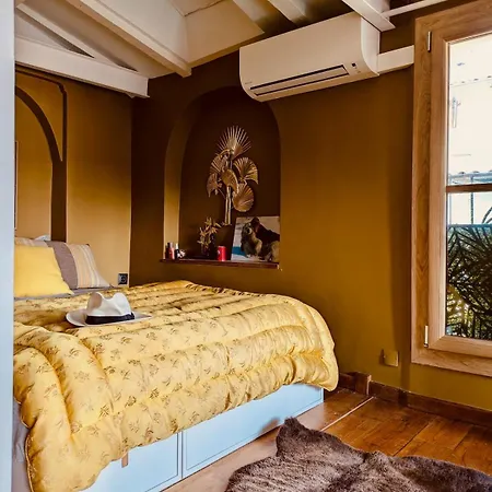 Old Town, Experience Out Of Time *
